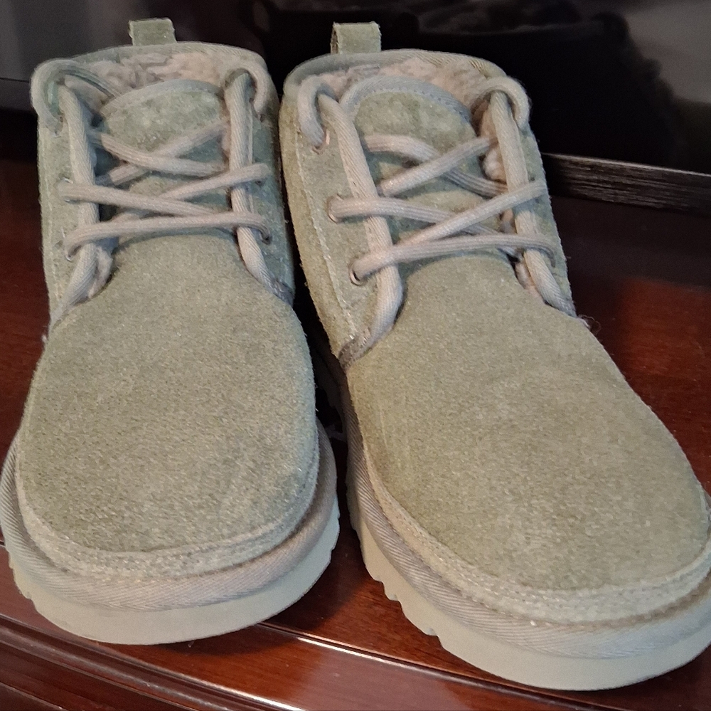 UGG Neumel Boots, Size 8